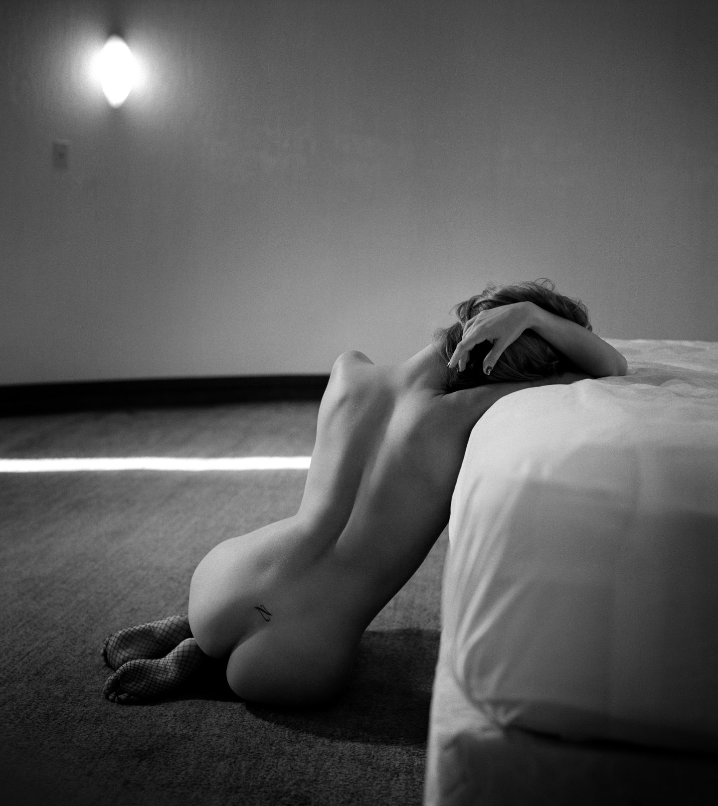 "DARE TO SEE THINGS YOUR OWN WAY" — LOS ANGELES (CA) 2008 — SHADES OF A WOMAN — ARCHIVAL PIGMENT PRINT