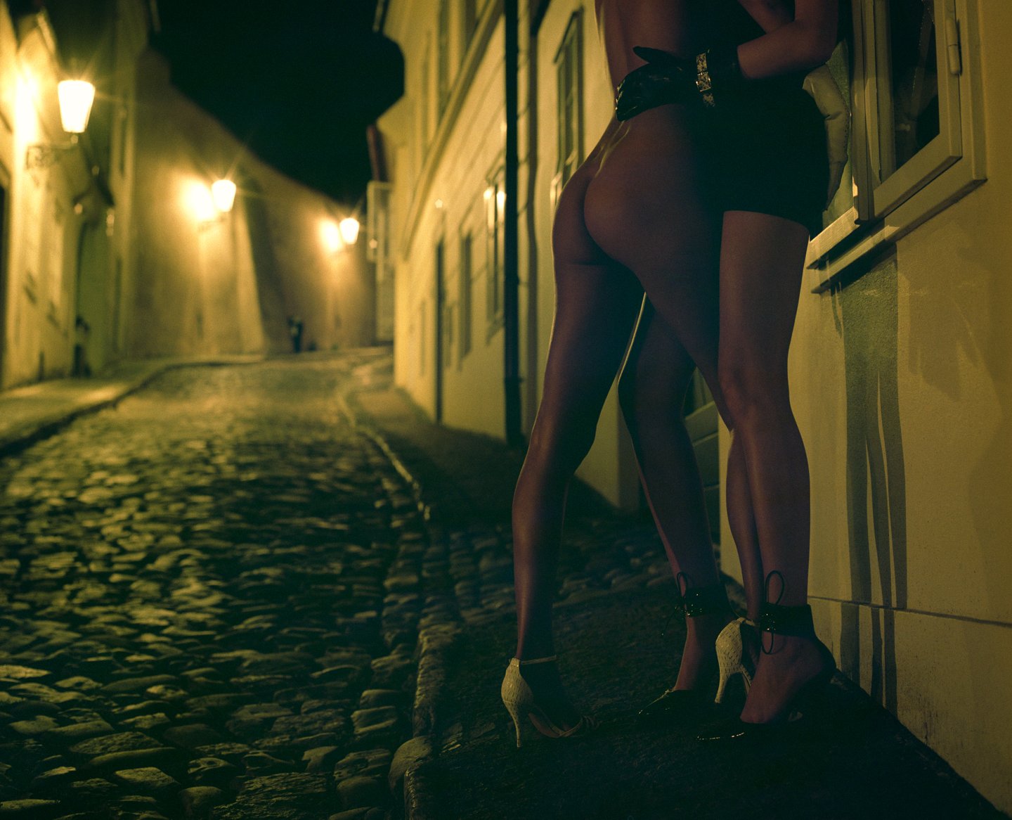 "WHERE DUALITY BEGINS" — PRAGUE (CZECH REPUBLIC) 2003 — SHADES OF A WOMAN — ARCHIVAL PIGMENT PRINT