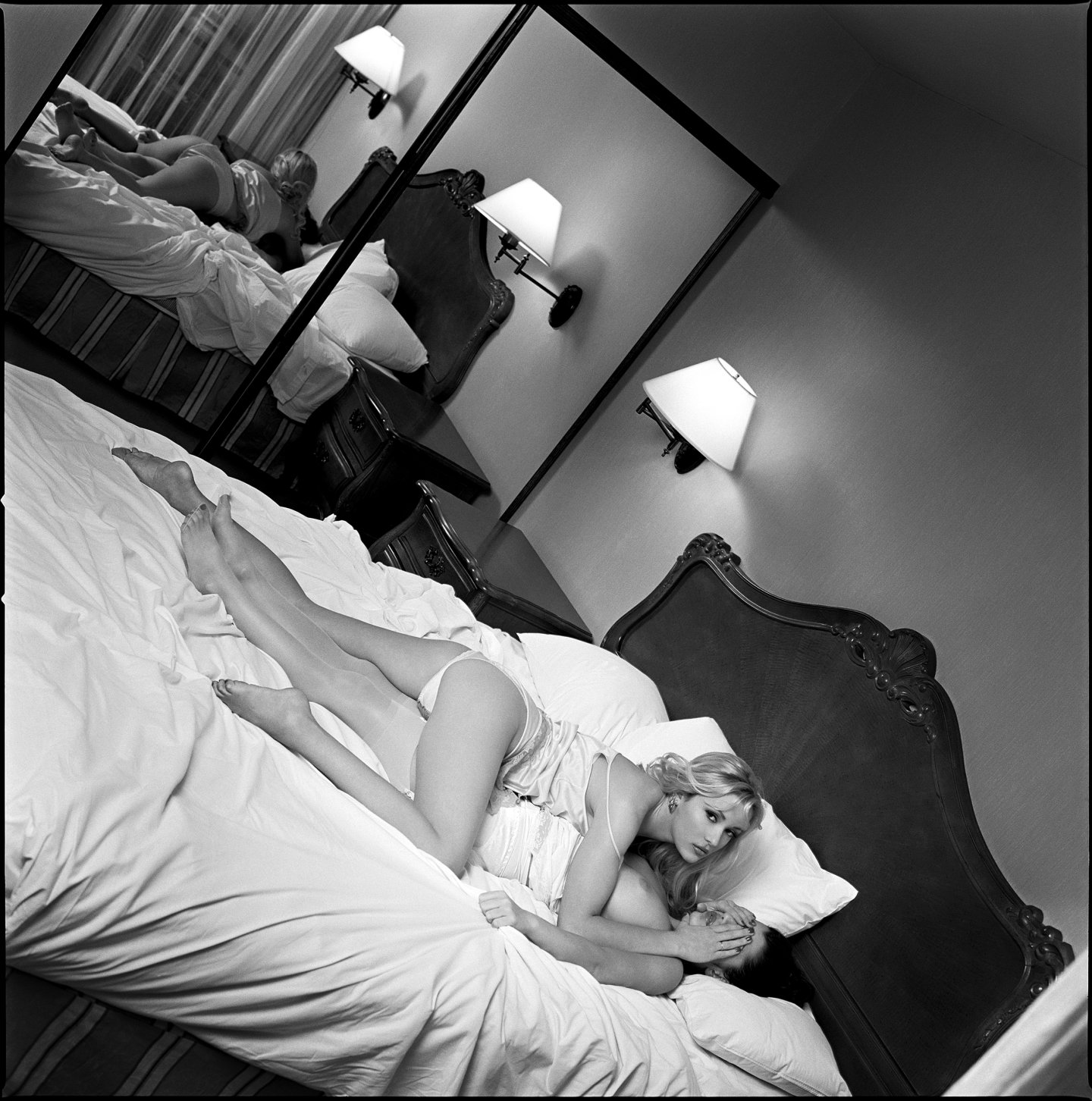 "TESS AND PAVLINA IN BED" — LOS ANGELES (CA) 1997 — REFLECTIONS — ARCHIVAL PIGMENT PRINT