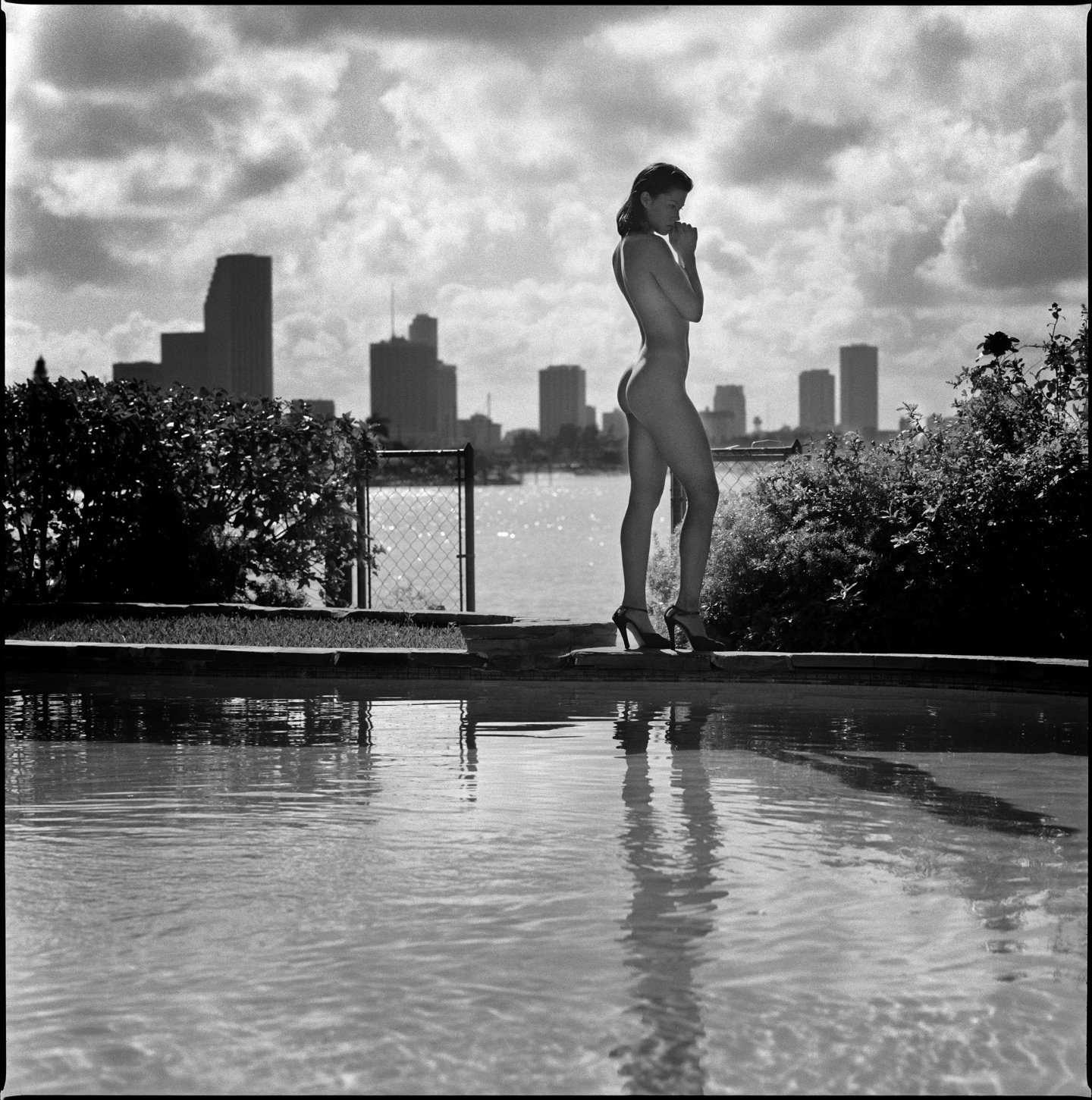 "KIM UNDER A CLOUDY SKY" — MIAMI BEACH (FL) 1995 — REFLECTIONS — ARCHIVAL PIGMENT PRINT