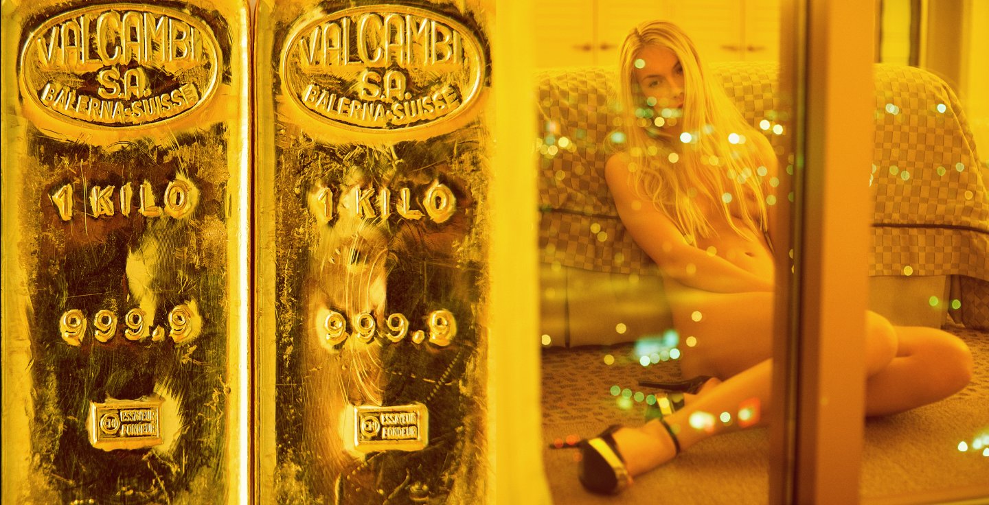 "OPENING A WALL OF GOLD" — LAS VEGAS (NV) 2011 — EROS — ARCHIVAL PIGMENT PRINT