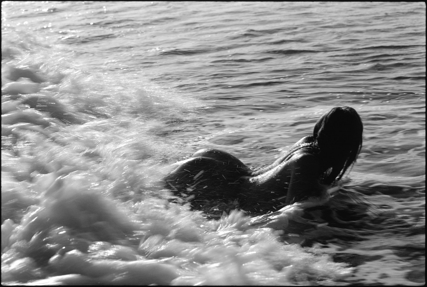 "GAIA AND THE WAVES" — PLAYA GRANADA (SPAIN) 1986 — SILVEREYE — ARCHIVAL PIGMENT PRINT